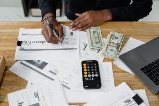 Contrat individuel chez Apivie : frais et supports